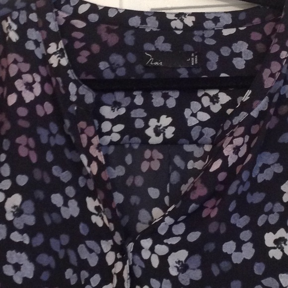 Split-neck blouse - Picture 2 of 4